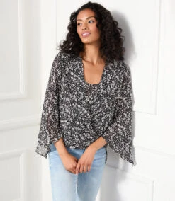 Angle Sleeve Crossover Top 12 Angle Sleeve Crossover Top -Lunaria Store karenkane 2023 spring 1L21602 PRT 006